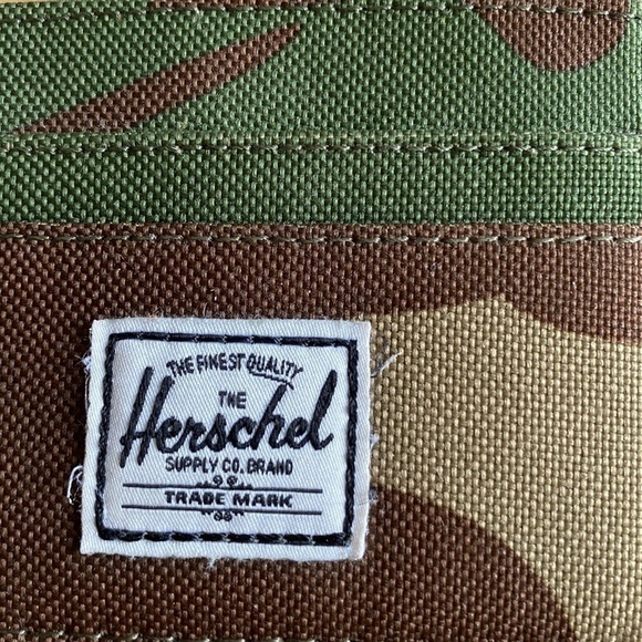 Herschel Charlie camo card case - Picture 3 of 5